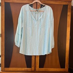 Gorgeous Light Aqua BOHO Blouse w/Open Embroidered Flowers plus “Pearl” Necklace